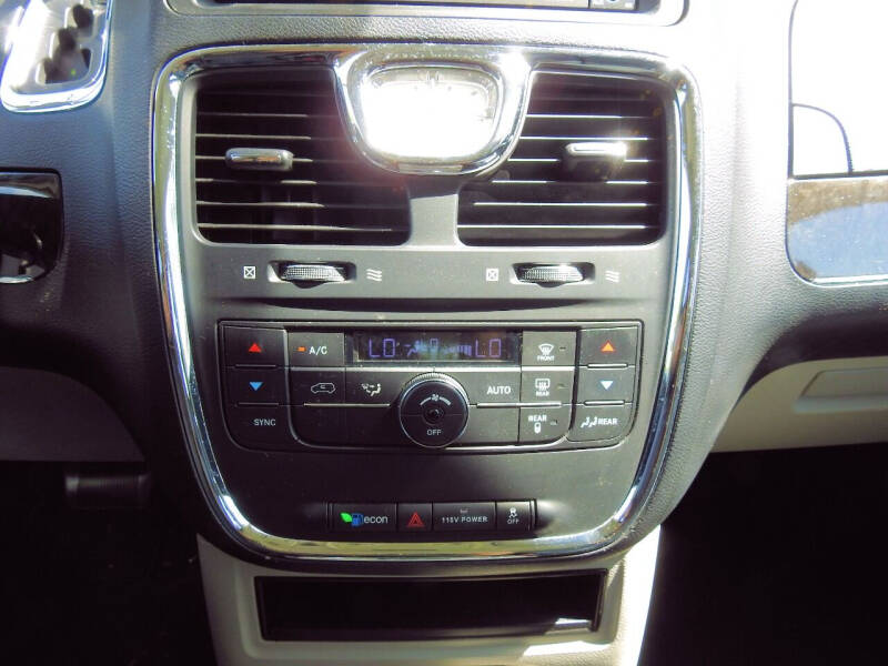 2013 Chrysler Town and Country Touring