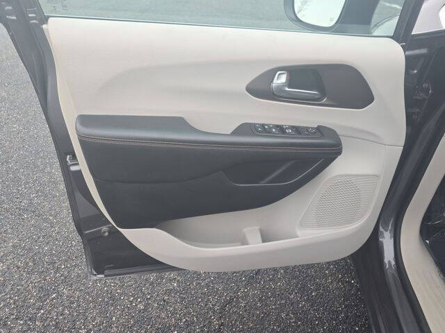 2017 Chrysler Pacifica Touring-L