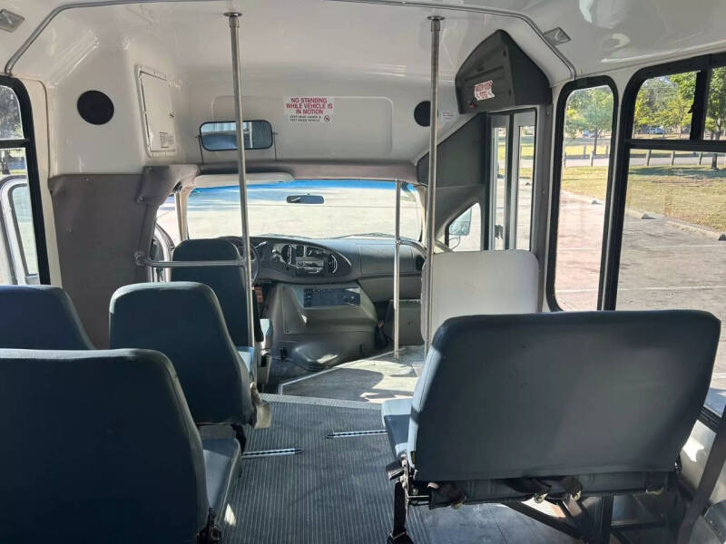 2005 Ford E-Series E-450 SD