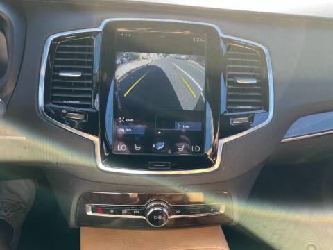 2016 Volvo XC90 T6 Momentum