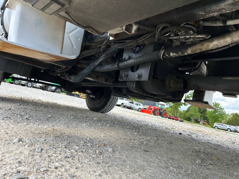 2013 International 7300 Digger Derrick Truck