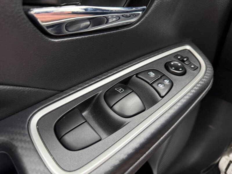 2024 Nissan Versa SR