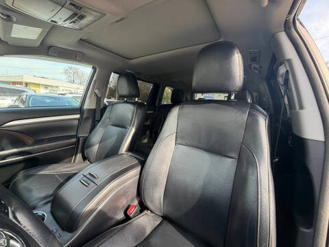 2017 Toyota Highlander SE