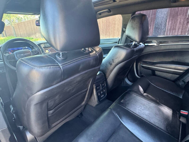 2022 Chrysler 300 S V8