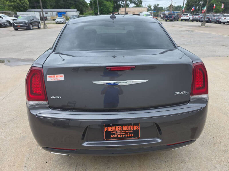2019 Chrysler 300 S