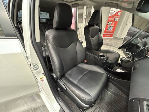 2016 Toyota Prius v Five