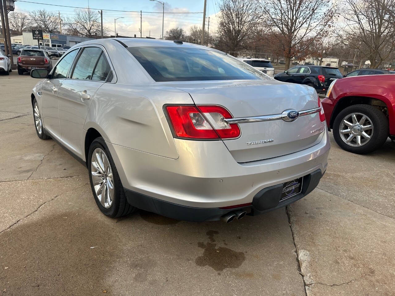 2011 Ford Taurus for sale at Auto Connection in Waterloo, IA