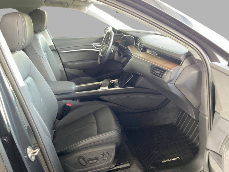 2019 Audi e-tron quattro Premium Plus