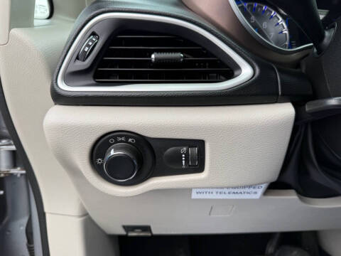2020 Chrysler Voyager L