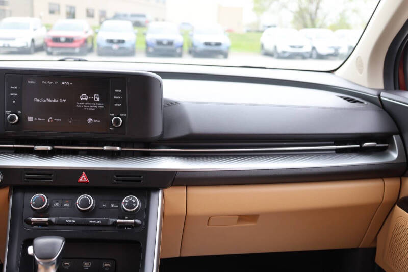 2022 Kia Carnival LX
