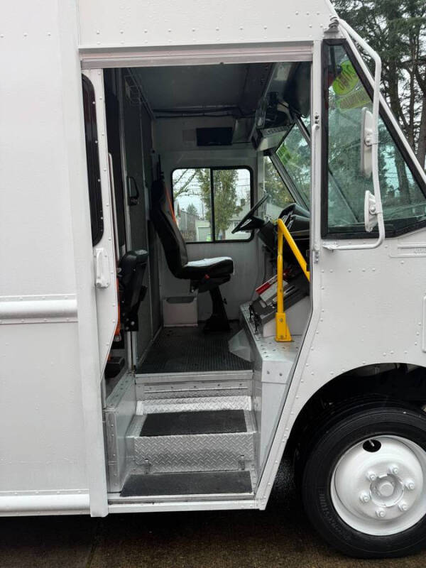 2006 Freightliner MT45 Chassis