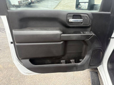 2022 Chevrolet 3500HD Regular Cab 4x4