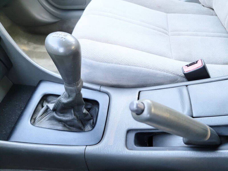 2000 Toyota Camry CE - Photo 2