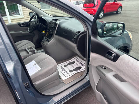 2007 Hyundai Entourage SE