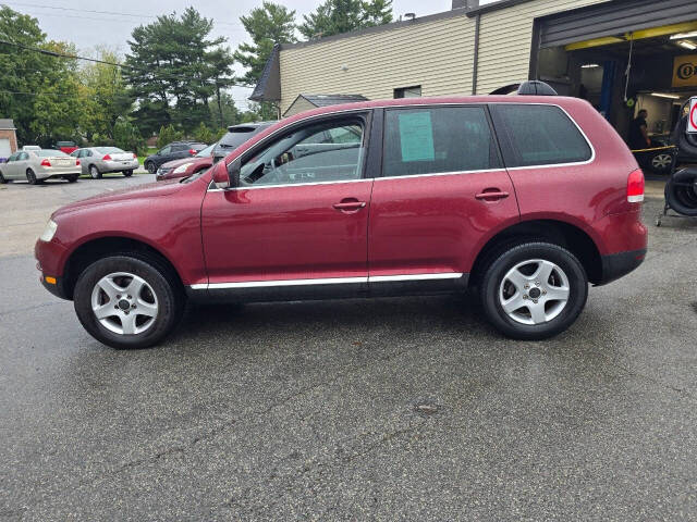 2004 Volkswagen Touareg for sale at QUEENSGATE AUTO SALES in York, PA