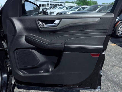 2022 Ford Escape Hybrid Titanium