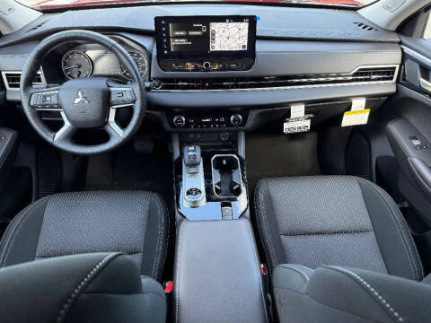 2025 Mitsubishi Outlander ES