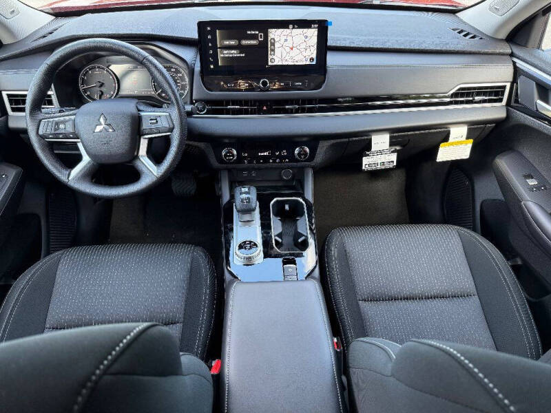 2025 Mitsubishi Outlander ES