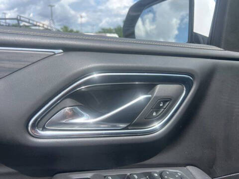 2023 GMC Yukon SLT