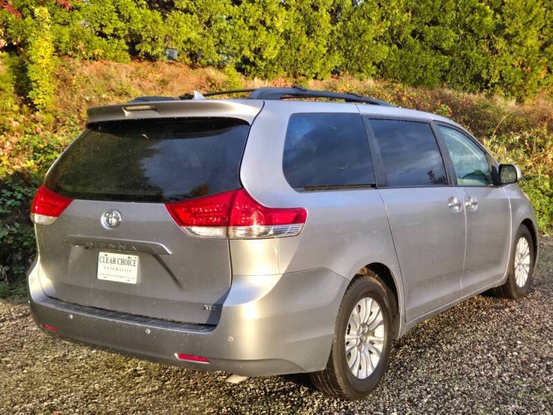 2012 Toyota Sienna XLE's photo