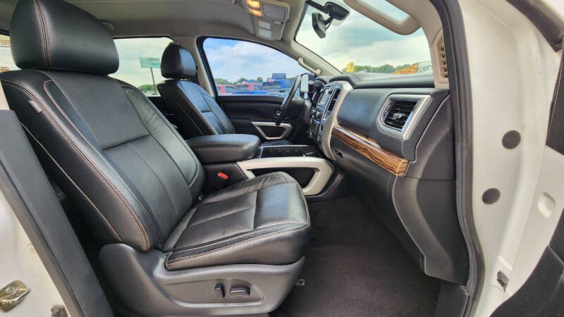 2017 Nissan Titan SL