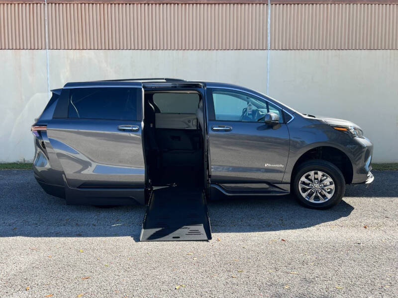 2025 Toyota Sienna XLE 7-Passenger
