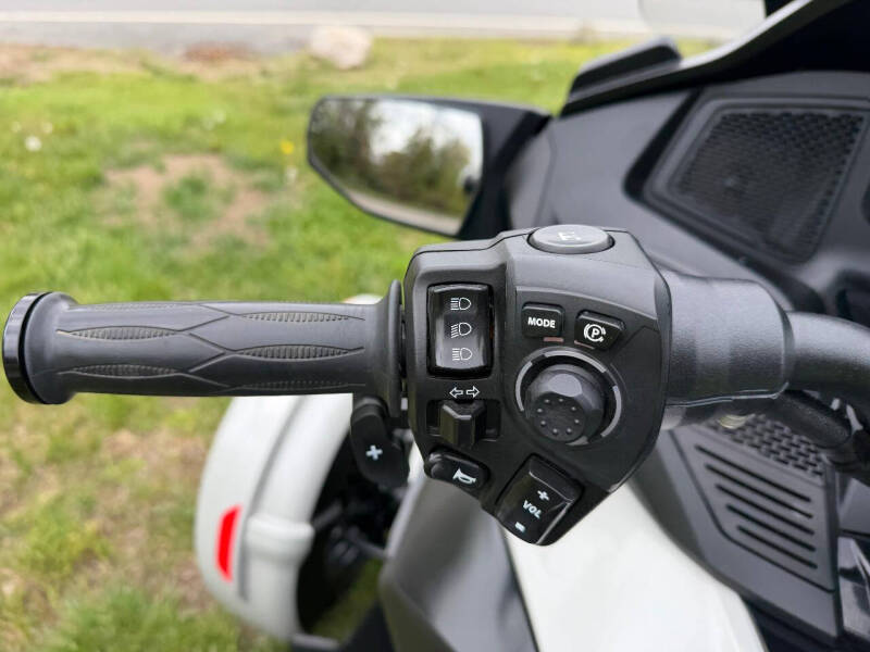 2021 Can-Am RT