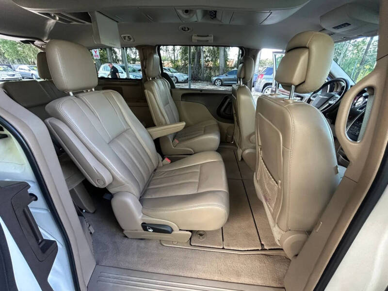 2011 Chrysler Town and Country Touring-L