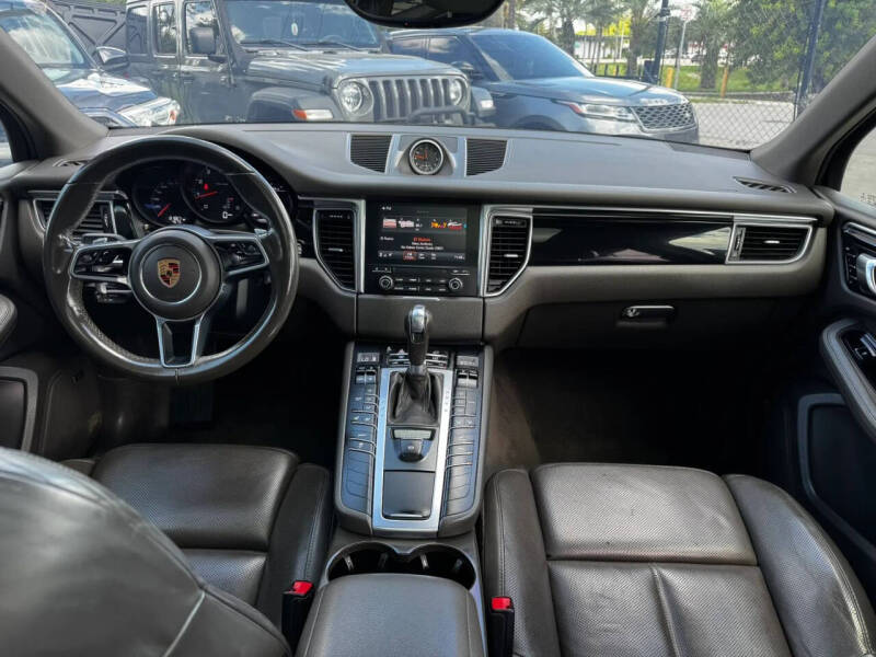 2017 Porsche Macan