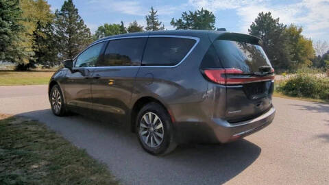2022 Chrysler Pacifica Hybrid Touring L