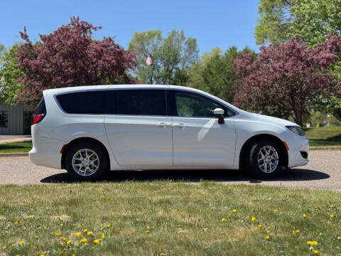 2022 Chrysler Voyager LX