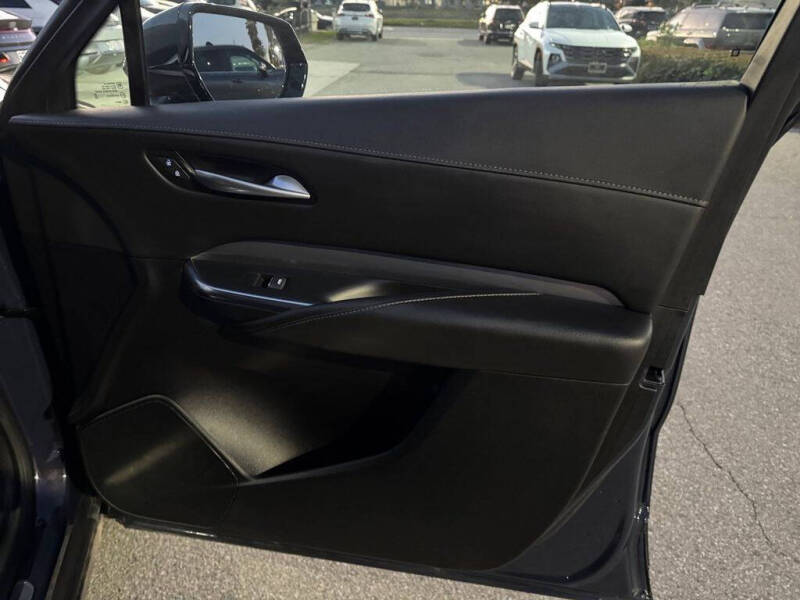 2025 Cadillac XT4 Premium Luxury