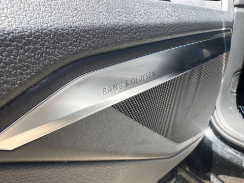 2022 Audi e-tron quattro Premium Plus