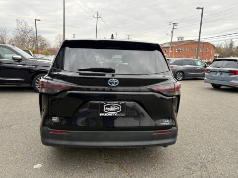 2023 Toyota Sienna LE 8-Passenger
