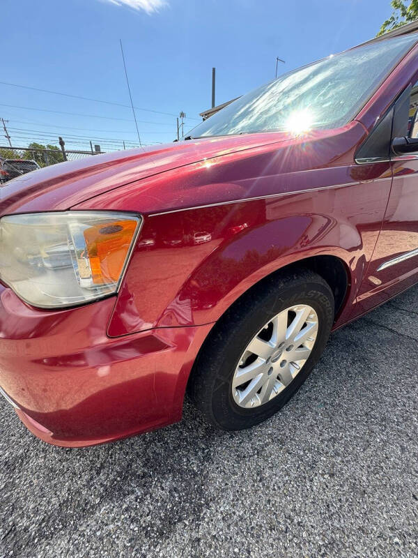 2012 Chrysler Town and Country Touring-L