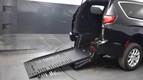 2025 Chrysler Voyager LX