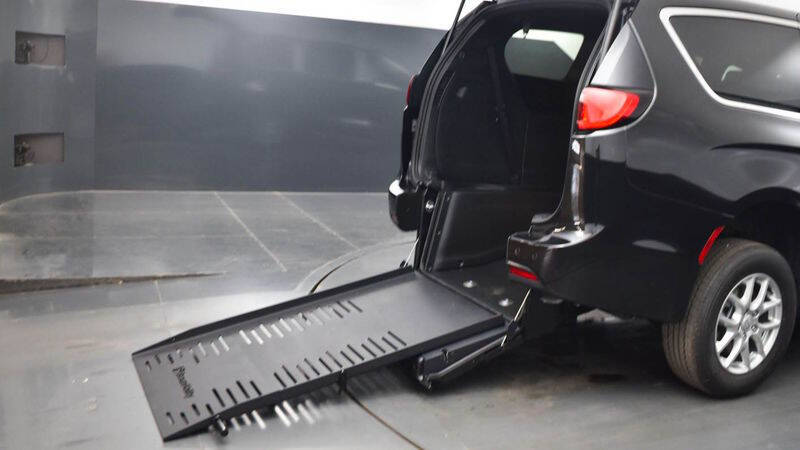 2025 Chrysler Voyager LX's photo