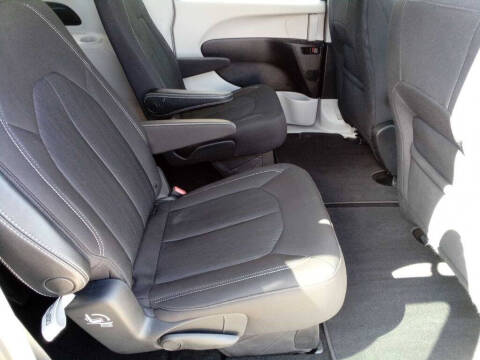 2020 Chrysler Voyager LX