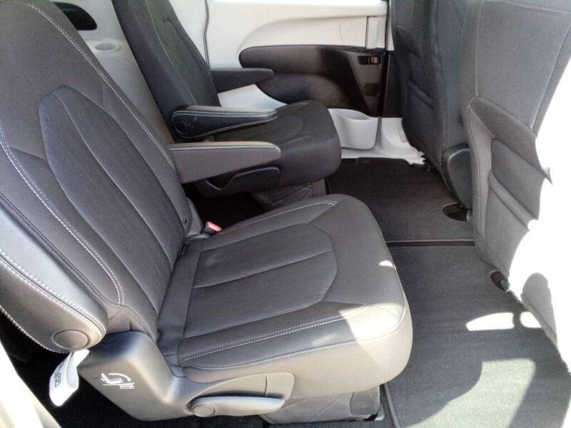 2020 Chrysler Voyager LX