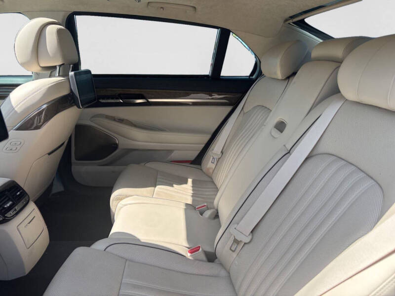 2019 Genesis G90