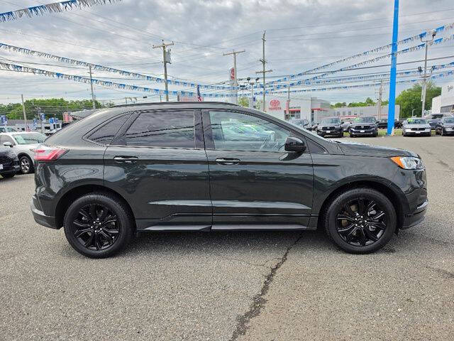 2022 Ford Edge SE