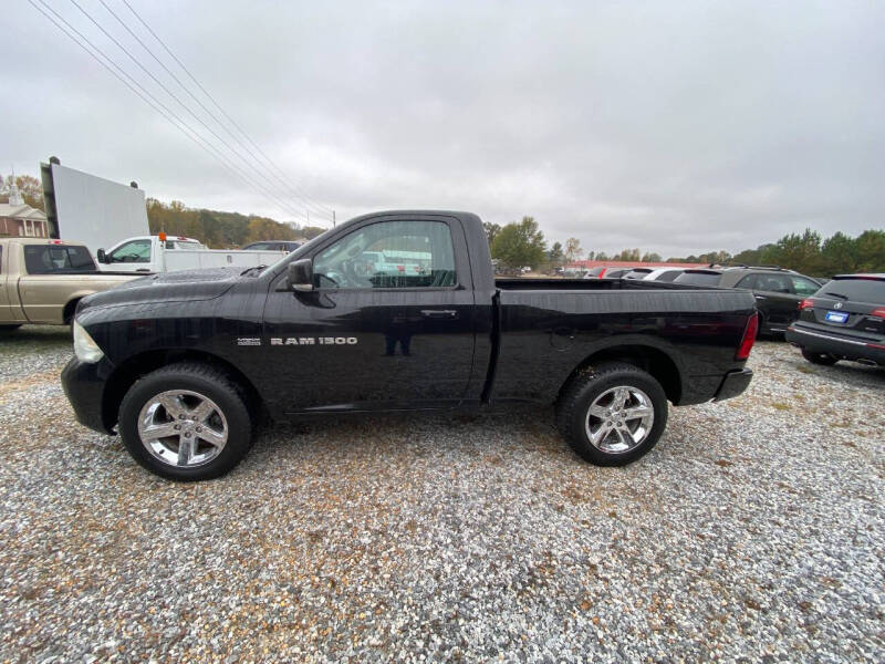 2011 RAM Ram 1500 Pickup Sport photo 3