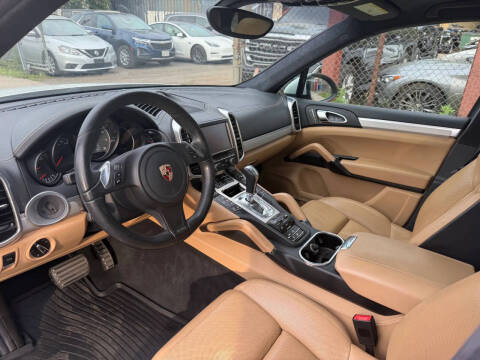 2014 Porsche Cayenne GTS