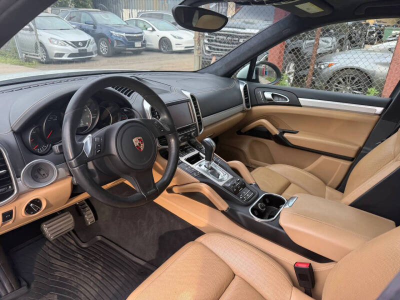 2014 Porsche Cayenne GTS