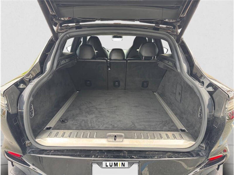 2021 Aston Martin DBX