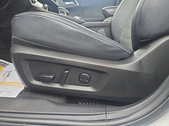 2024 Mitsubishi Outlander PHEV SE