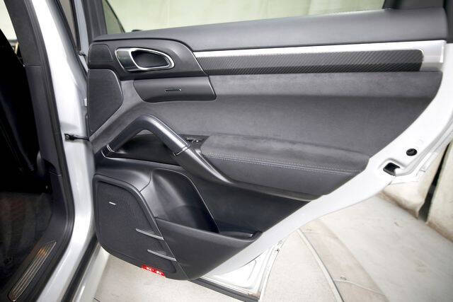 2014 Porsche Cayenne GTS