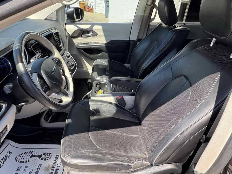 2018 Chrysler Pacifica Hybrid Limited