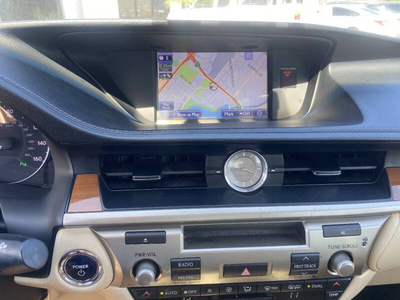 2013 Lexus ES 300h
