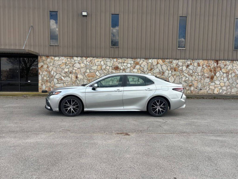 Used 2022 Toyota Camry SE with VIN 4T1G11AK6NU671105 for sale in Maysville, KY